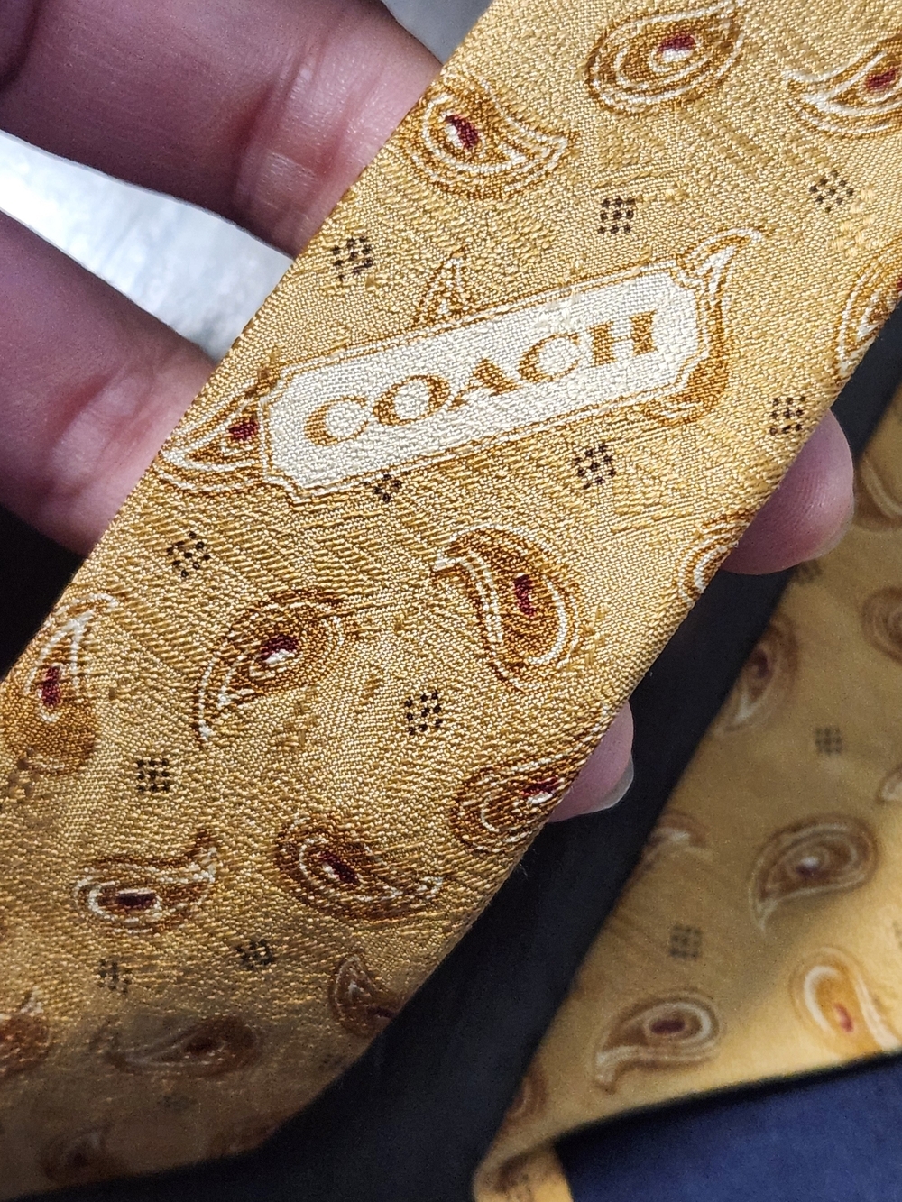 Vintage Coach Mens 100% Silk Paisley Tie Gold Designer Necktie Made in USA - Picture 6 of 10